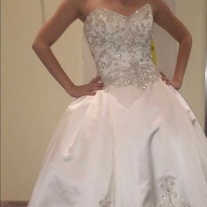 Eve of Milady Wedding Dress 4269